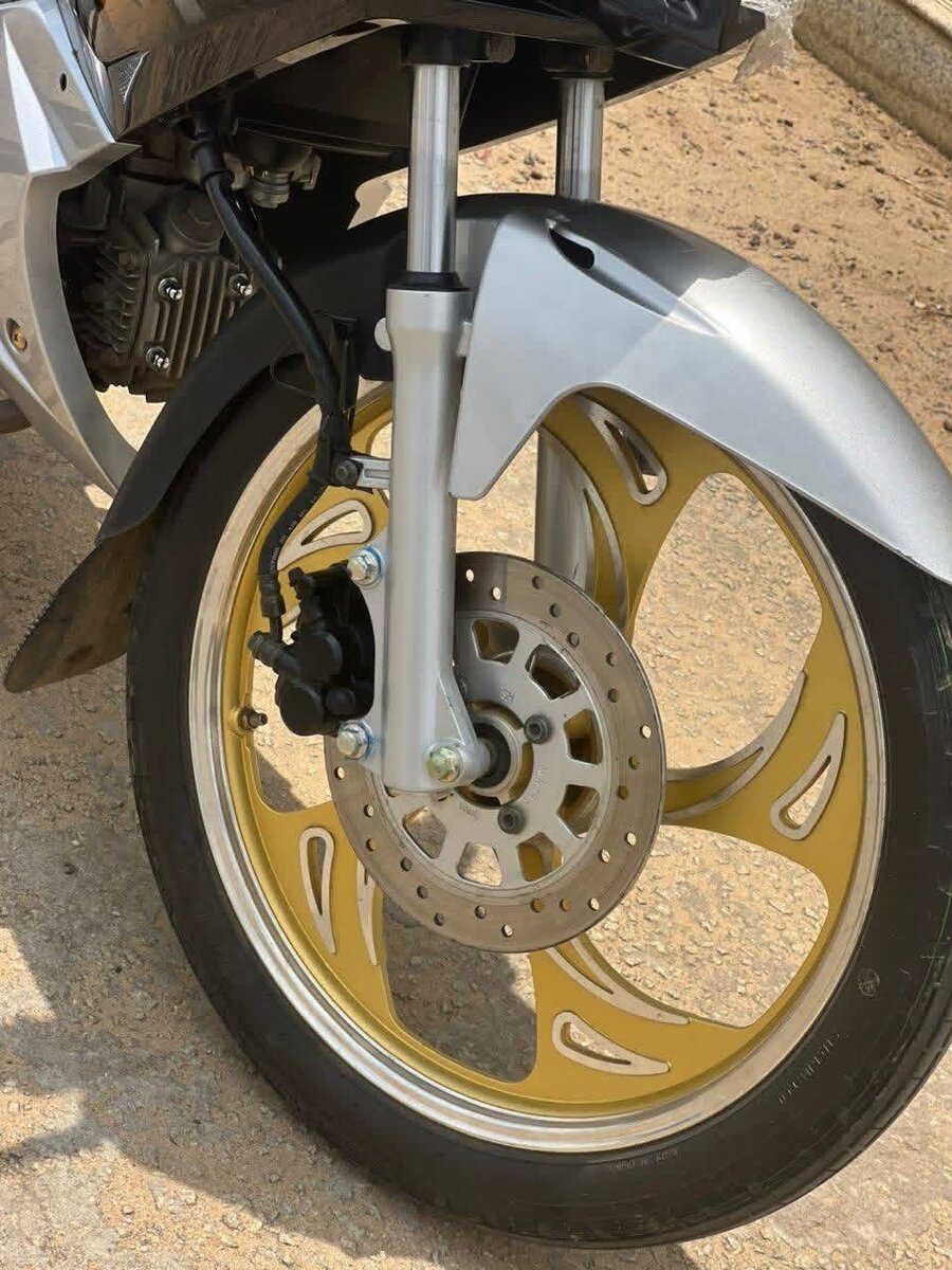 Moto KTM X4 argentée