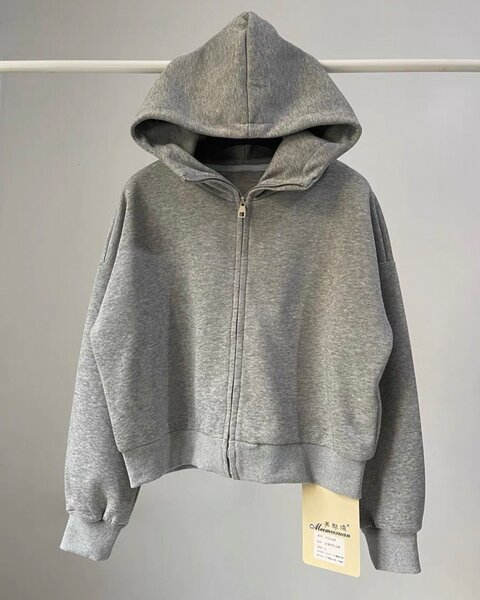 Женская кофта с капюшоном на молнии