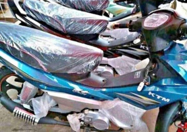 KTM moto neuve sous plastique