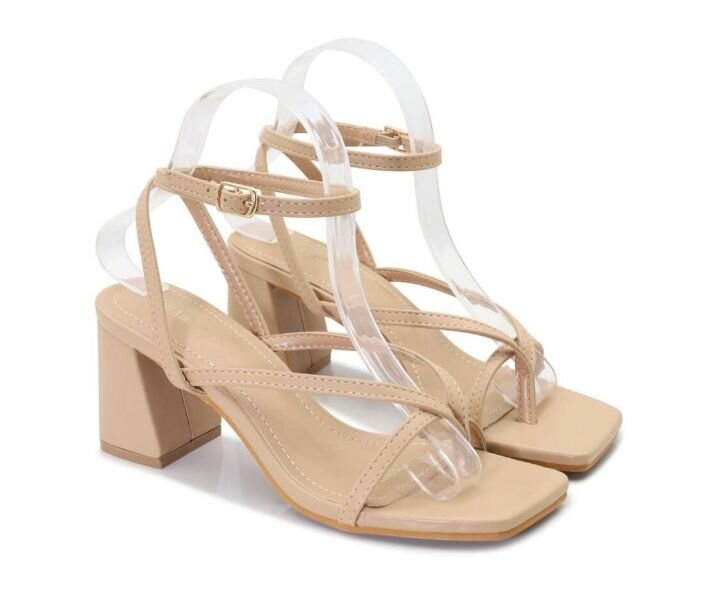 Sandales à talons hauts transparents