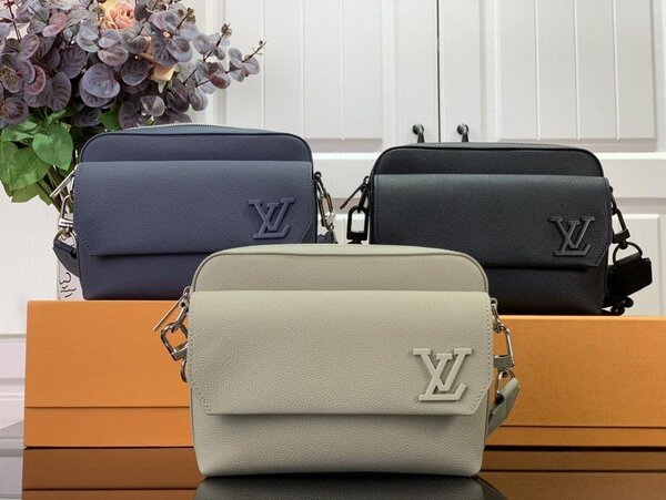 Sac bandoulière Louis Vuitton Pochette