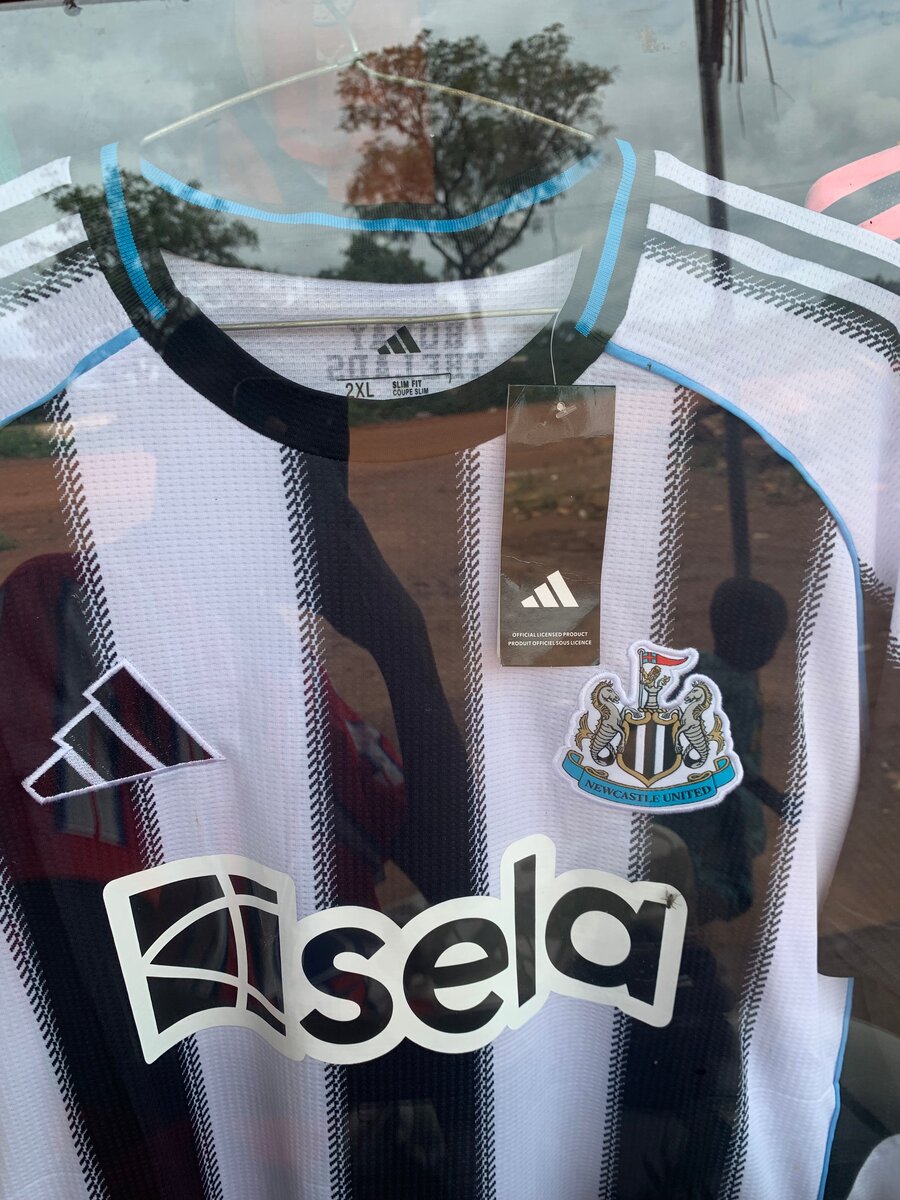 Maillot de football jaune