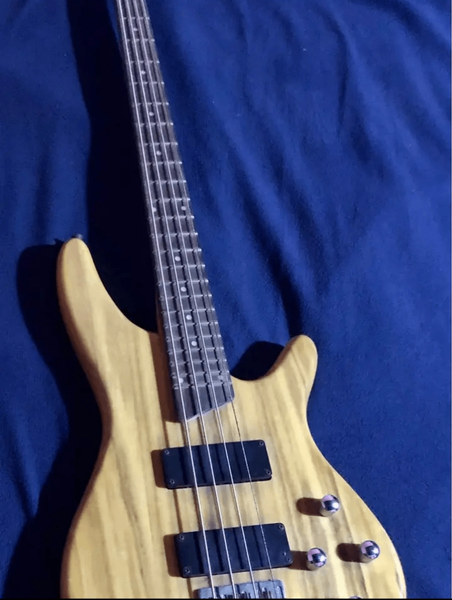 Guitare basse électrique 4 cordes