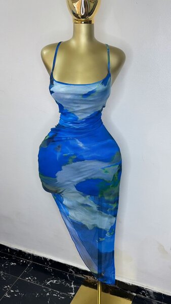 Robe longue bleue en soie