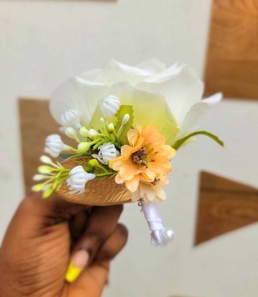 Boutonnière florale élégante