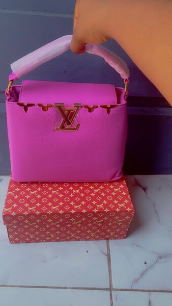 Sac à main rose élégant femme