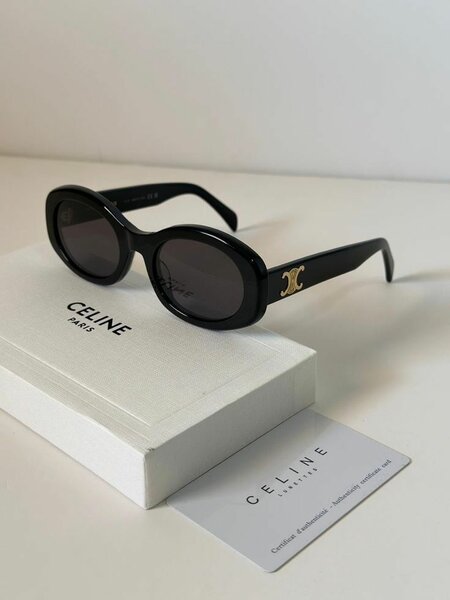 Lunettes de soleil noires élégantes