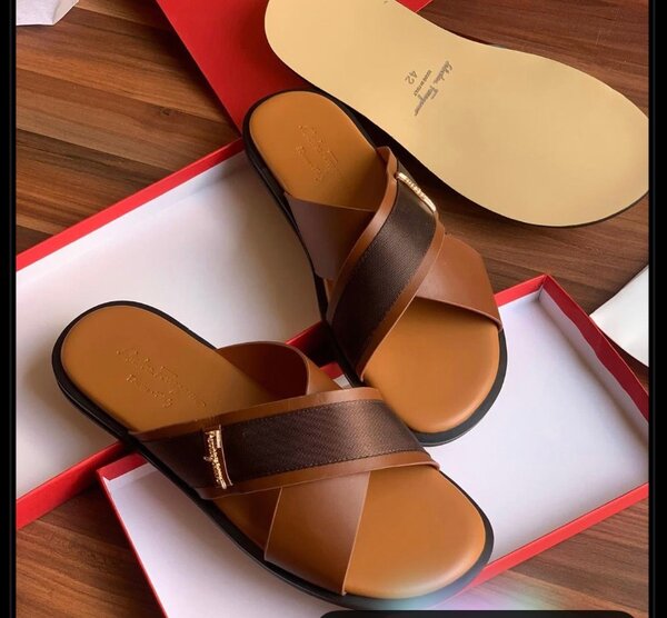 Sandales plates en cuir marron