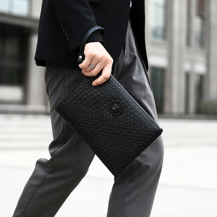 Pochette en cuir tressé élégante