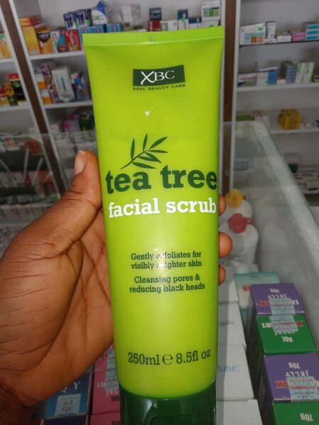 TEA TREE FACIAL SCRUB