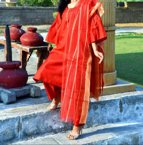 3 PCs women's Unstitched Karan silk plain suit