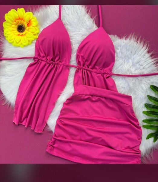 Robe de plage rose élégante