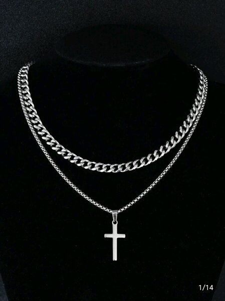 Collier chaîne avec pendentif croix