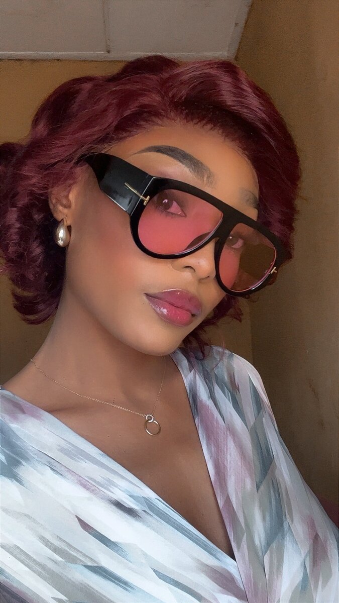 Lunettes de soleil rouges tendance