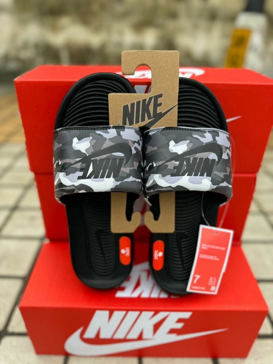 Nike benassi