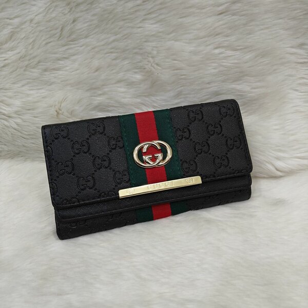 Gucci Wallet only 1 item 10 colors available