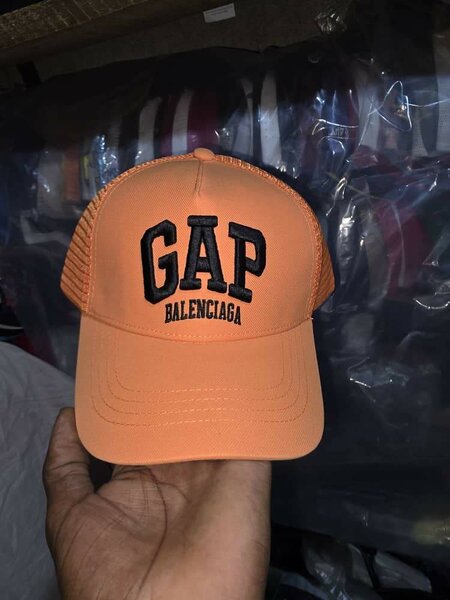 Casquette orange stylée