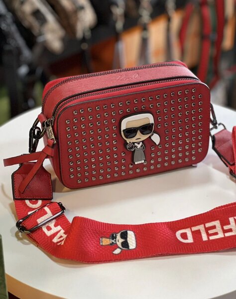 Sac bandoulière rouge clouté