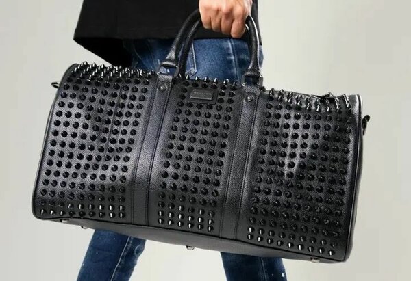 Sac à main noir en cuir perforé