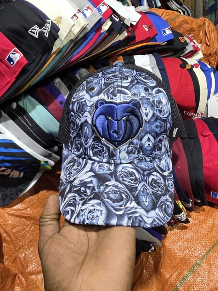 Casquette sportive motif ours