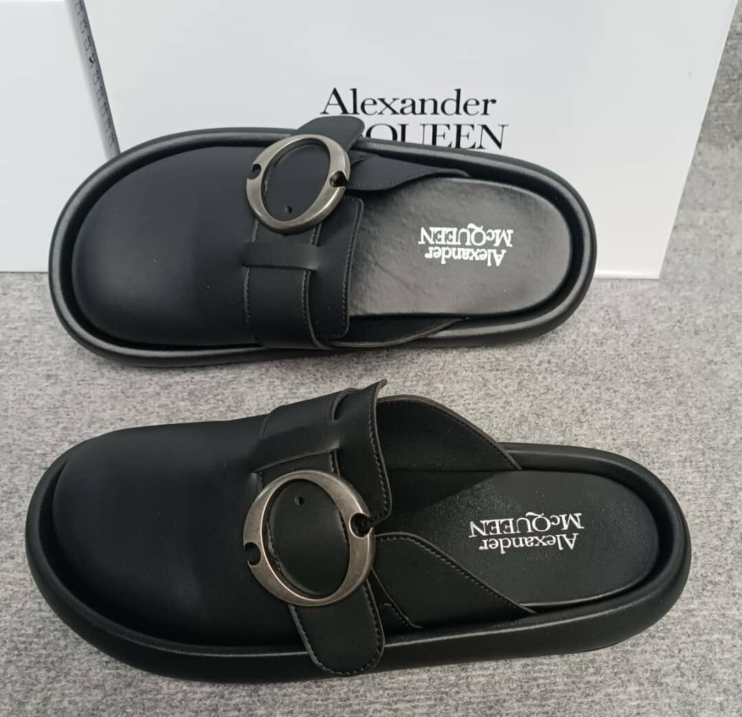 Sandales modernes en cuir