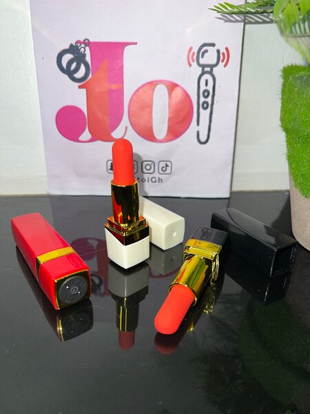 Rechargeable lipstick vibrator