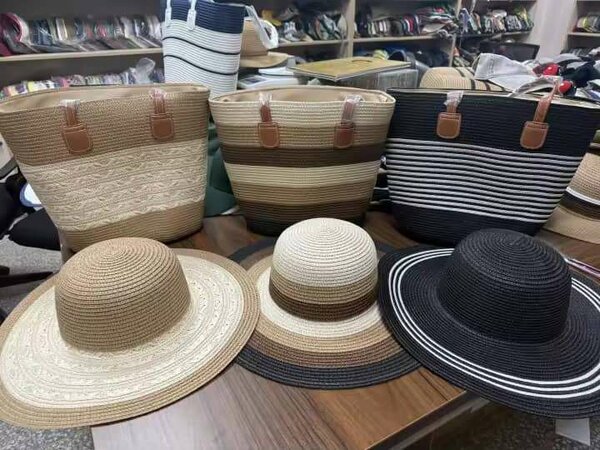 Ensemble chapeau et sac d'été