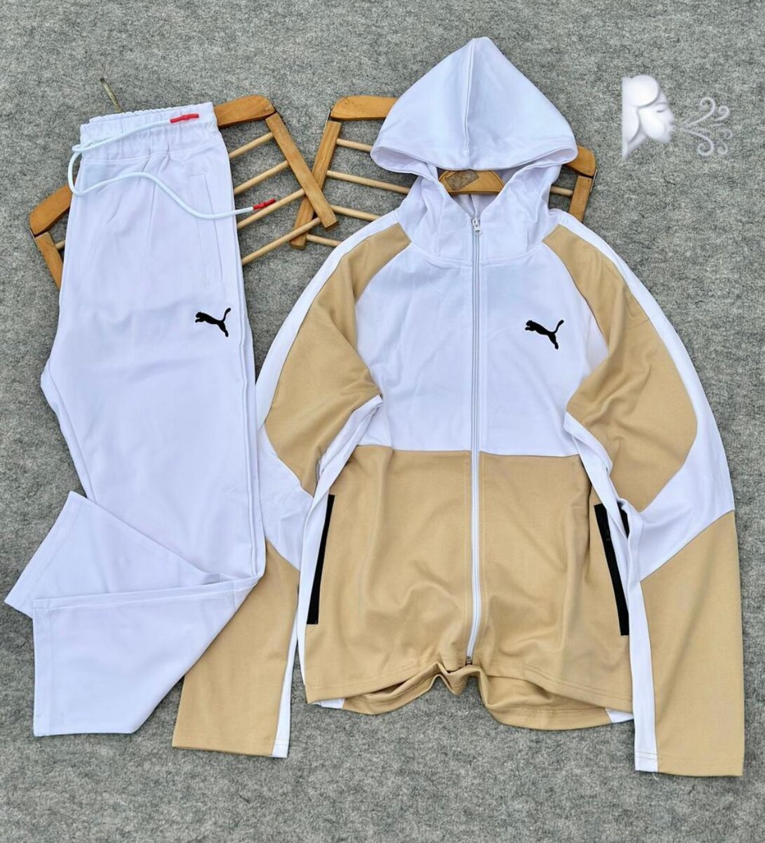 Ensemble de survêtement moderne