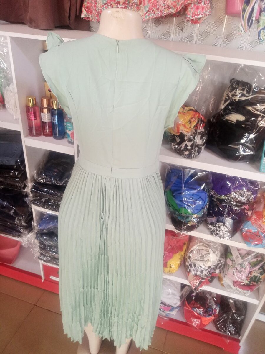 Plitted straight dress