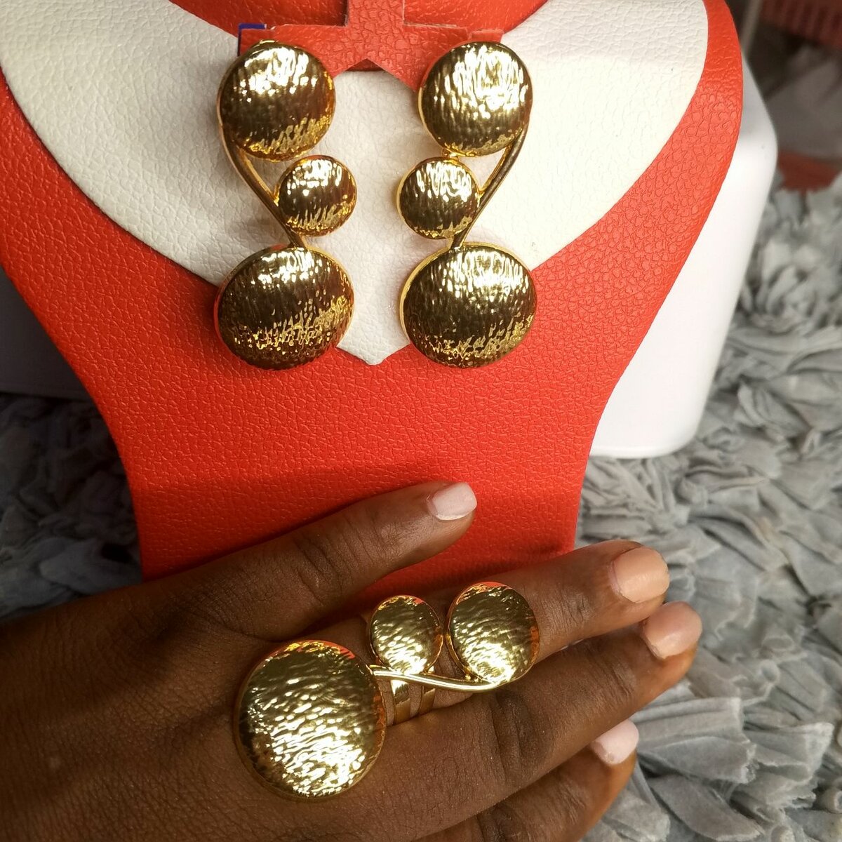 Élégant ensemble bijoux doré