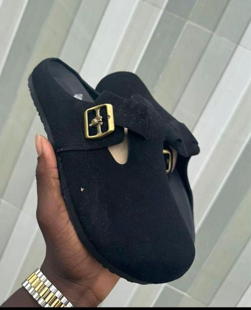 Sandales en daim à boucle élégante