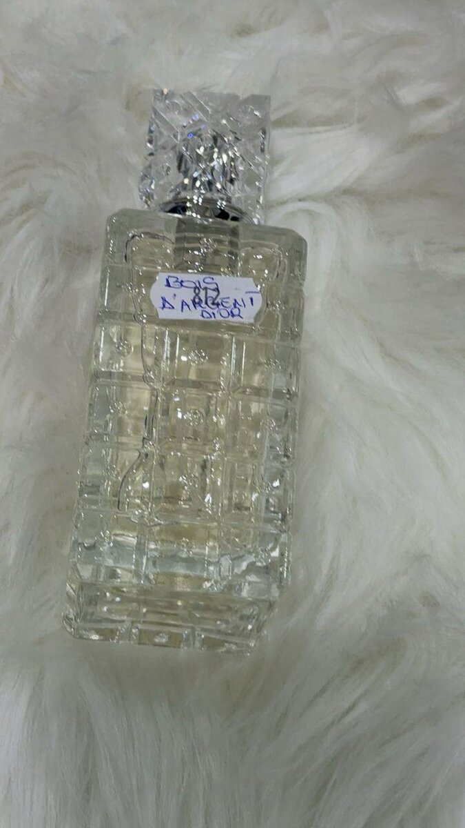 Luxueux parfum en cristal