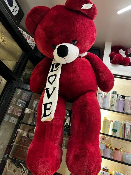 Gros ours en peluche rouge avec Love