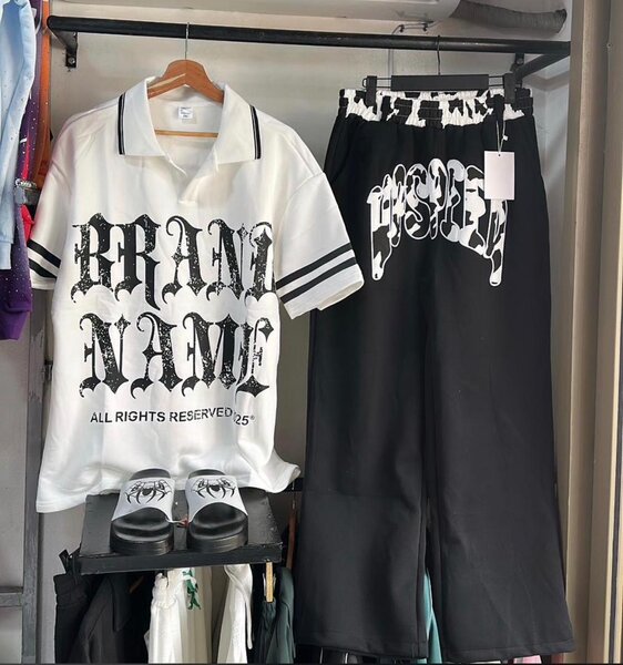 Ensemble homme : polo et jupe