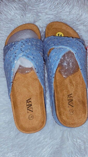 Sandales plates en cuir ZARA