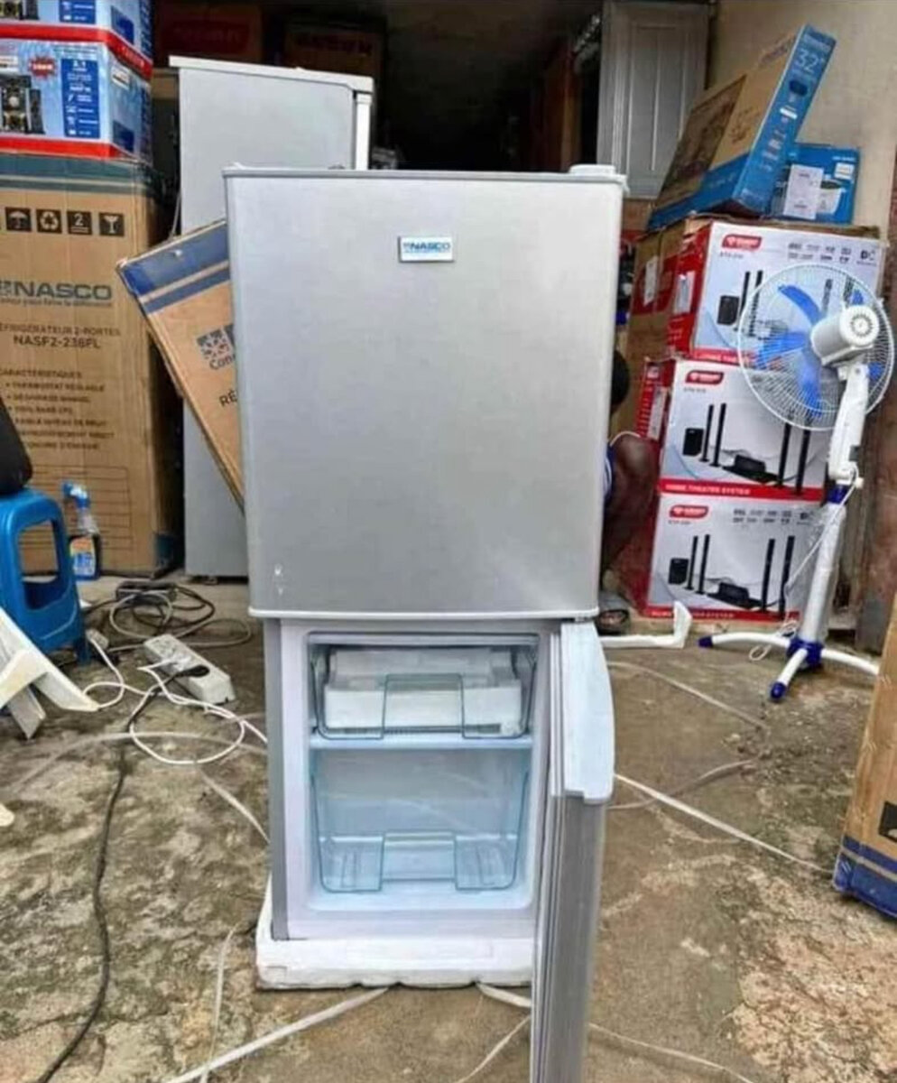 Mini réfrigérateur Nasco argent