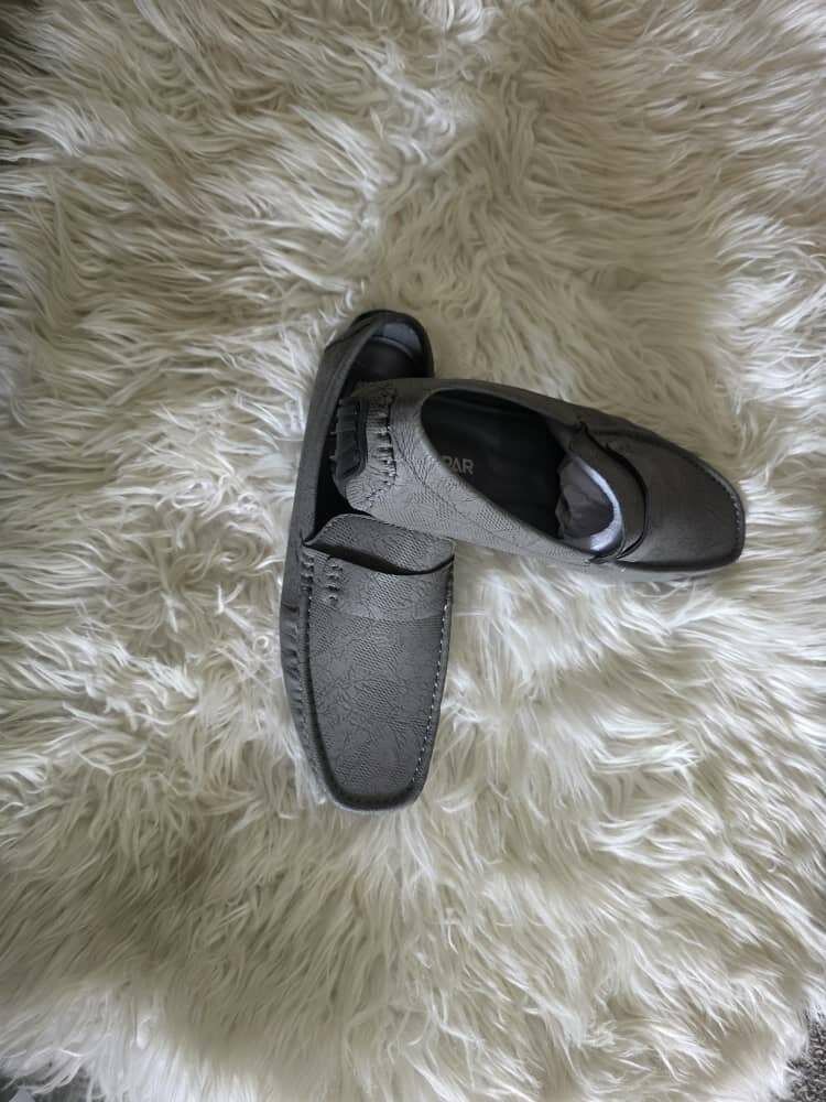 Mocassins Gris Élégants pour Hommes