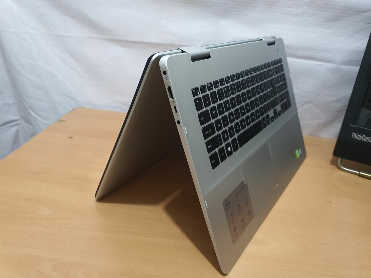 Dell Inspiron 17-7786