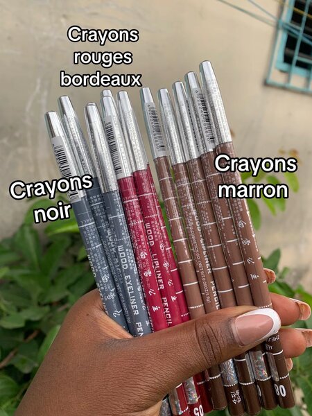 Crayons à lèvres et sourcils