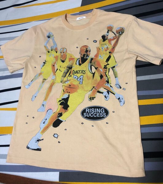 T-shirt basket "Rising Success"