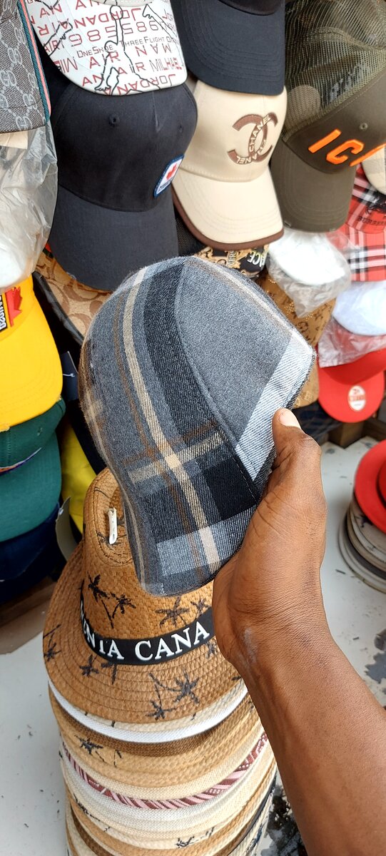 Casquettes plates à carreaux élégantes