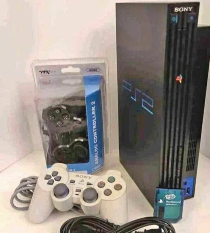 Sony PlayStation 2 avec manettes et accessoires