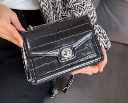 Стильная базовая сумочка от Stradivarius черная