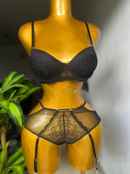 Ensemble lingerie noir dentelle