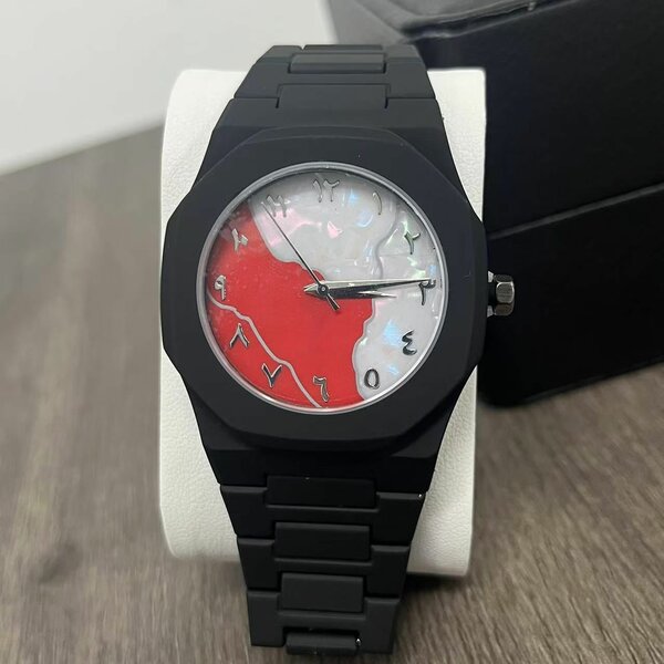 Montre homme noire avec cadran rouge