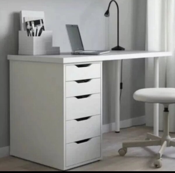 Стол сделанный под ИКЕА НОВЫЙ!!! С доставкой по городу!!!