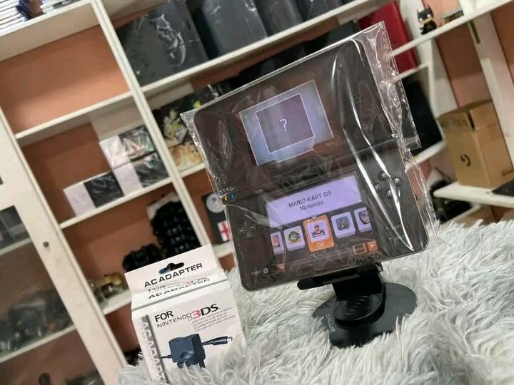 Console portable Nintendo 3DS avec chargeur