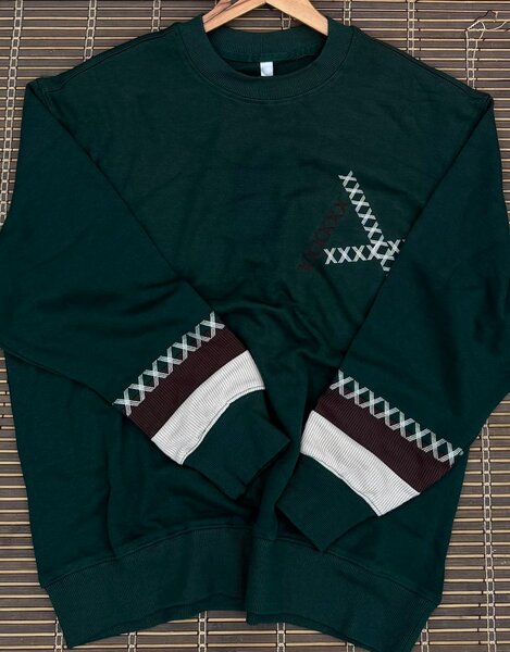 Pull en molleton brodé