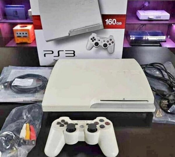 Console PS3 Slim 160Go blanche avec manette