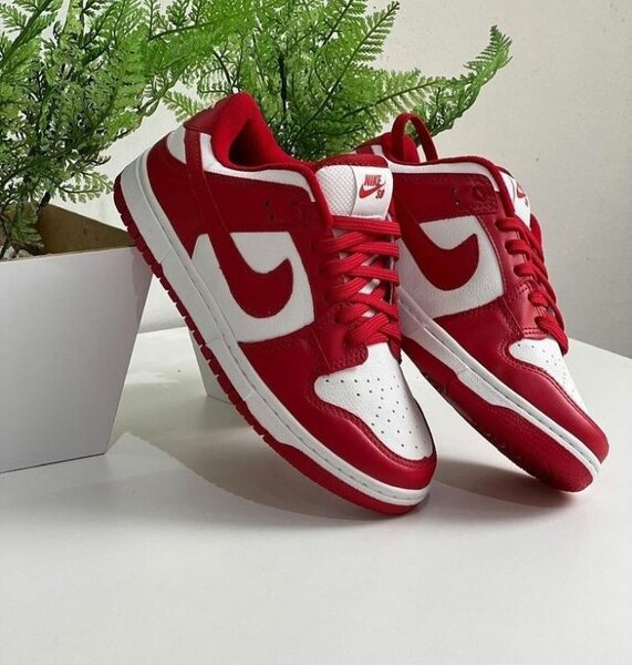 Sneakers rouges et blanches